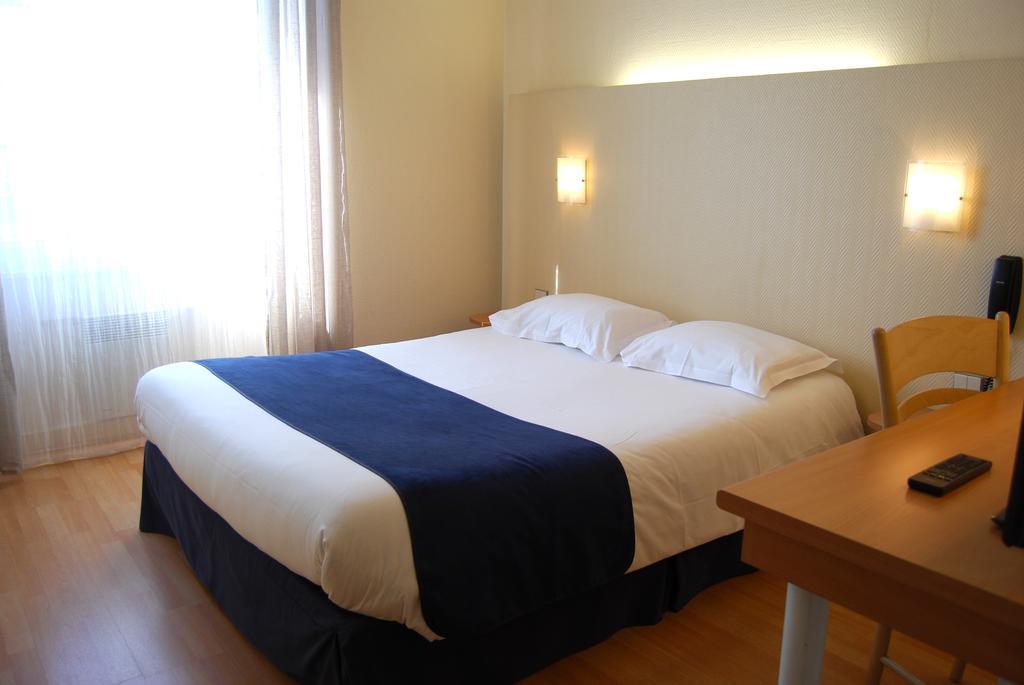 Standard Double Room 1 - Street Side